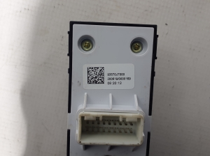 Kia XCEED I (2019–2026) Front door glass switch 93570J7000 - 5