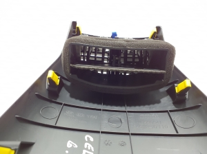 Kia XCEED I (2019–2026) Dashboard air vent grilles 97040J7000 - 3