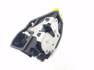   Serrure de porte avant  - 7318412 