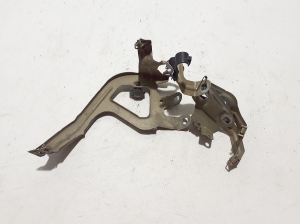 Front fender bracket - 7207210