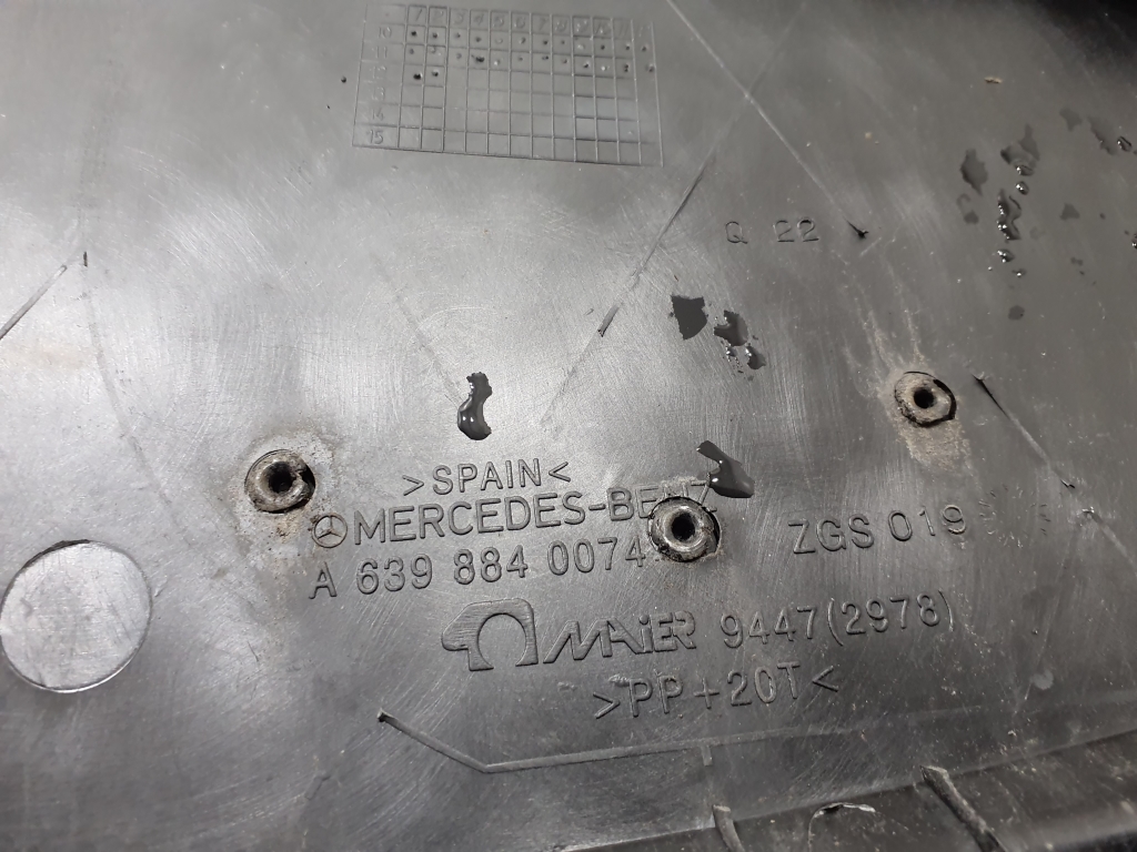 MERCEDES-BENZ Vito W639 (2003-2015) Priekinių valytuvų apdailos plastmasė (valytuvų apdaila) A6398840074 23125991