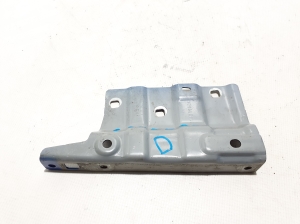Front fender bracket - 631421960R