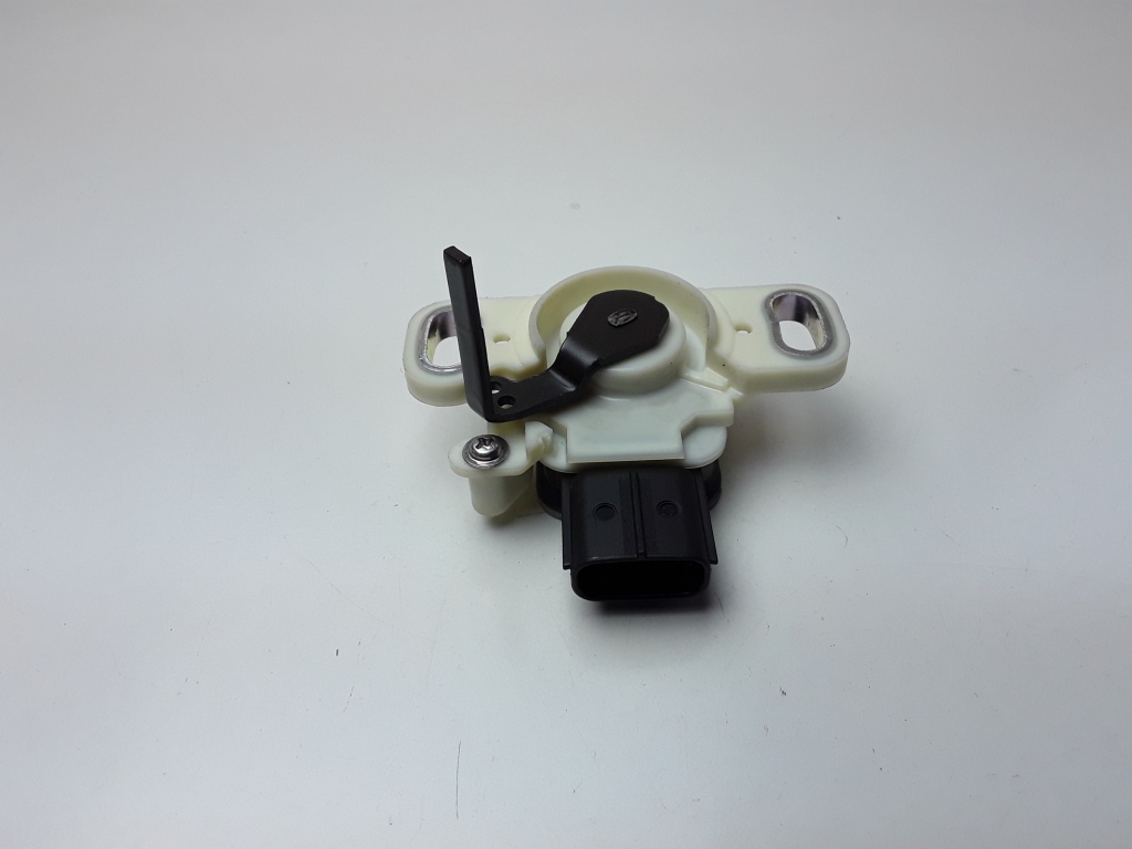 TOYOTA Auris 2 generation (2012-2015) Capteur de pédale de frein 8951047050 23060539