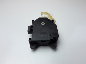 TOYOTA Auris E18 (2012–2018) Heater flap actuator 138002810 - 2