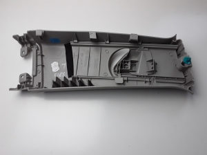 TOYOTA Auris E18 (2012–2018) Keskpiilari siseviimistlus 7302402040 - 2
