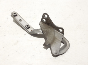  Engine cover hinge 