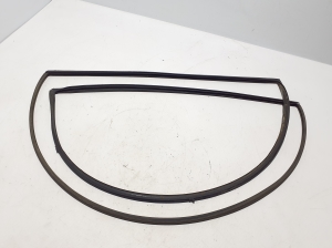   Windscreen rim 