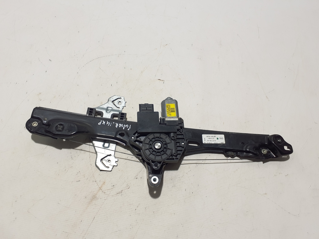 NISSAN Pulsar N17 (2013–2017) Front door window regulator 807013ZL0B NISSAN Pulsar N17 (2013–2017) Front door window regulator 807013ZL0B