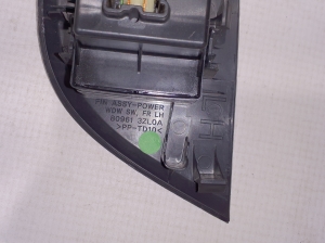 NISSAN Pulsar N17 (2013–2017) Front door glass switch 809613ZL0A - 3