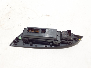 NISSAN Pulsar N17 (2013–2017) Front door glass switch 809613ZL0A - 5
