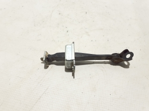 NISSAN Pulsar N17 (2013–2017) Rear side door opening limiter 824303DN0A - 3