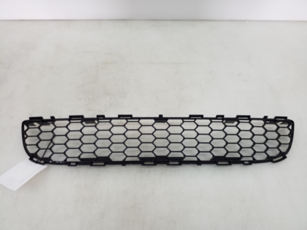 TOYOTA Corola Verso R1 (2004–2009) Front bumper lower grille 531120F020 TOYOTA Corola Verso R1 (2004–2009) Front bumper lower grille 531120F020