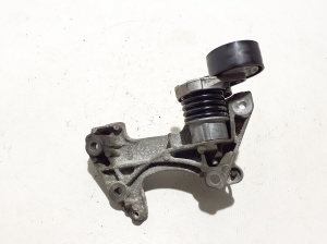 NISSAN Pulsar N17 (2013–2017) Alternator bracket 117108063R - 2