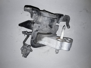 TOYOTA Auris E18 (2012–2018) Engine mount 123050T160 - 2