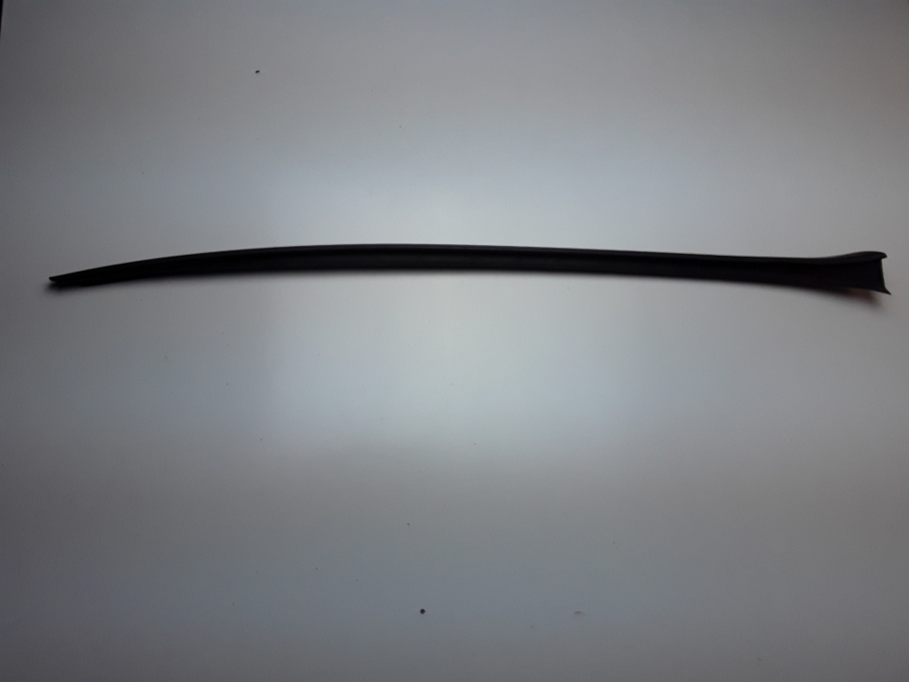 AUDI Q5 8R (2008-2017) Priekinio stiklo kairės pusės vertikali apdaila 8R0854327A 23060495