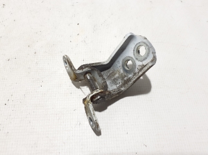 NISSAN Pulsar N17 (2013–2017) Front door lower hinge - 3
