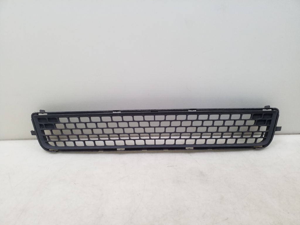 VOLVO V70 III (2007–2017) Front bumper lower grille 30763113 VOLVO V70 III (2007–2017) Front bumper lower grille 30763113