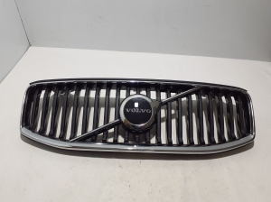  Front grille 