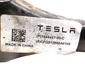 Tesla Model 3 3 (2016–2024) Tagumine õõtshoob 1044427-00-C - 3