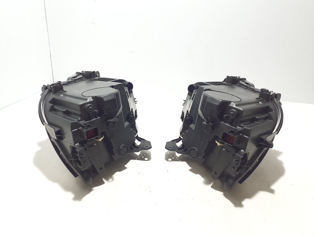 VOLVO XC60 2 generation (2017-2024) Front Headlights Set 23116967