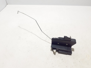 Rear side door lock - 825033052R