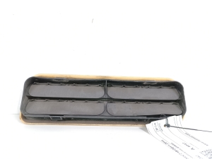   Rear wing ventilation grille 