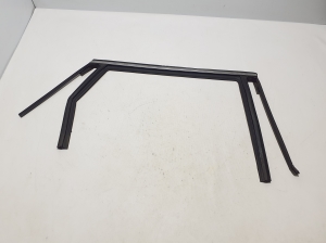 Rear side door outer window molding - 823302601R