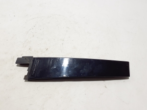 Tagumise külgukse klaasi välimine liist - 822837894R