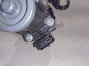  EGR valve 