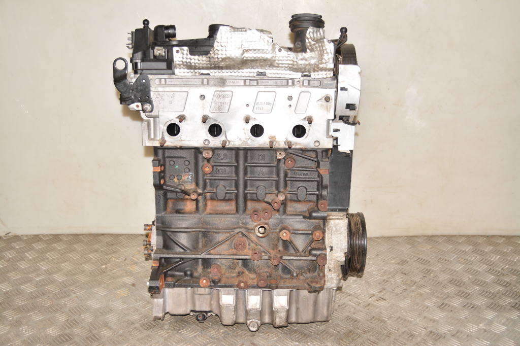 VOLKSWAGEN Passat B6 (2005-2010)  Голый двигатель CBB 24472834