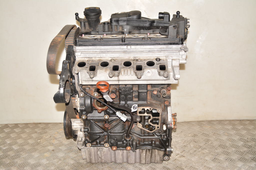 VOLKSWAGEN Passat B6 (2005-2010) Γυμνός κινητήρας CBB 24472834