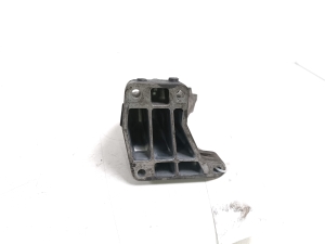  Engine holder 