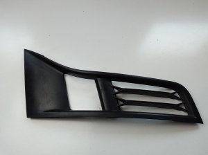   Front bumper lower grille 