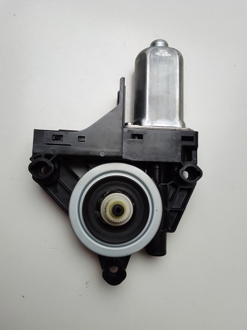 VOLVO V60 1 generation (2010-2020) Moteur de commande de vitre de porte avant droite 966269103 23060351