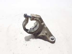   Front axle bracket 