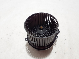  Heizungsgebläsemotor  - 272109102R 