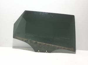   Rear side door glass  - 823006630R 