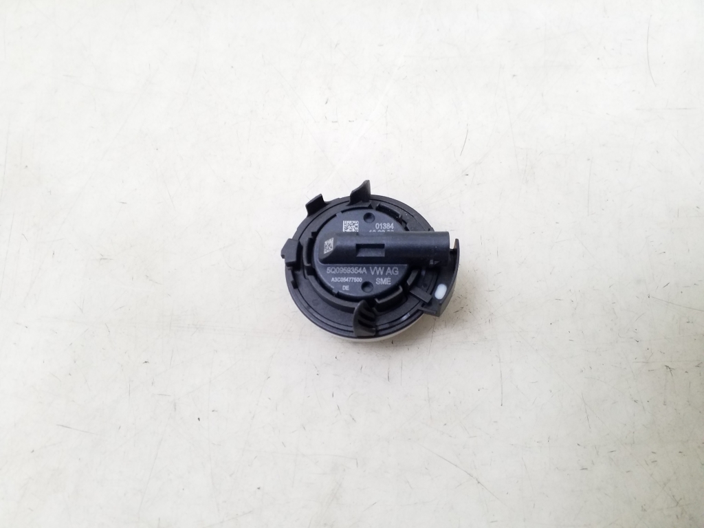 Volkswagen T-Roc (2017–2026) Airbag sensor 5Q0959354A Volkswagen T-Roc (2017–2026) Airbag sensor 5Q0959354A