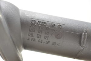 Volkswagen Passat B6 (2005–2010) Thermostatgehäuse 03G121121F - 3