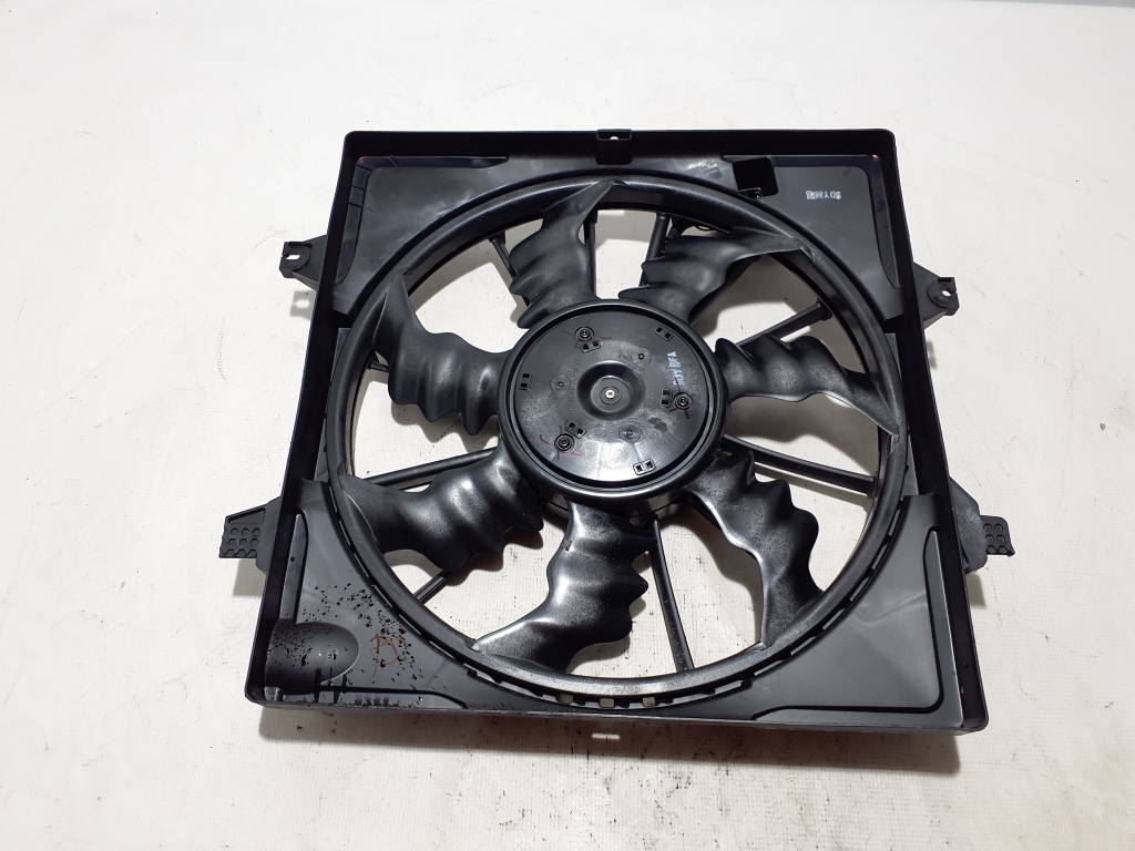 Kia Sportage (2016–2021) Dzesēšanas ventilators un tā daļas 25304CZ201