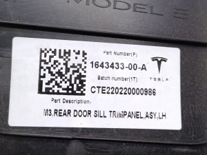 Tesla Model 3 3 (2016–2024) Inner sill trim 1643433-00-A - 3