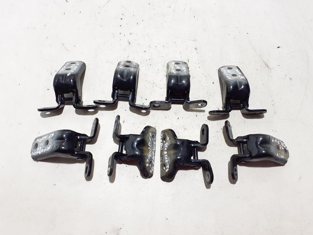 Kia Sportage (2016–2021) Front door top hinge