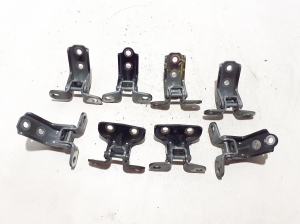 Kia Sportage (2016–2021) Front door top hinge - 2