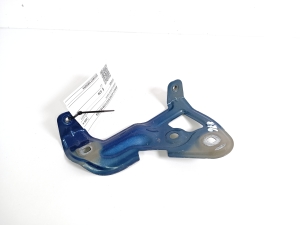 Front fender bracket - 7419405
