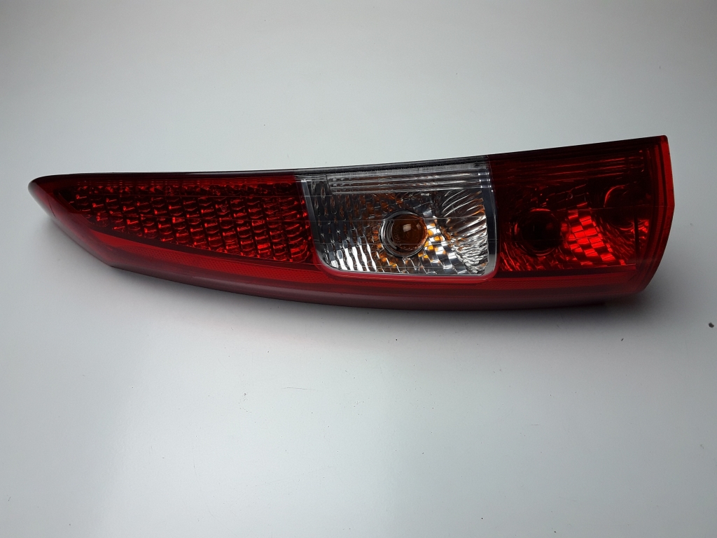 VOLVO XC70 2 generation (2000-2007) Left Side Tailgate Taillight 30722645 23116777