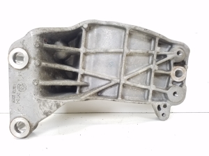 Maserati Ghibli (2013–2026) Alternator bracket - 2