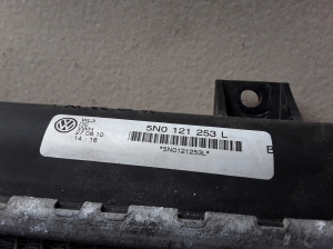 Volkswagen Tiguan (2007–2016) Dzesēšanas radiators 5N0121253L - 3