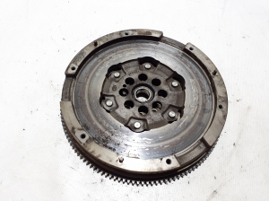  Clutch flywheel 