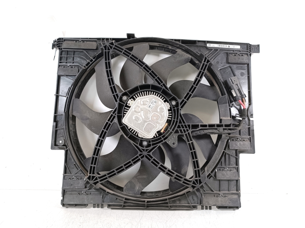 BMW 3 SERIES G21 (2019–2026) Dzesēšanas ventilators un tā daļas 8474543 BMW 3 SERIES G21 (2019–2026) Dzesēšanas ventilators un tā daļas 8474543