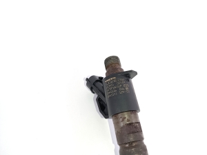  Fuel injector 